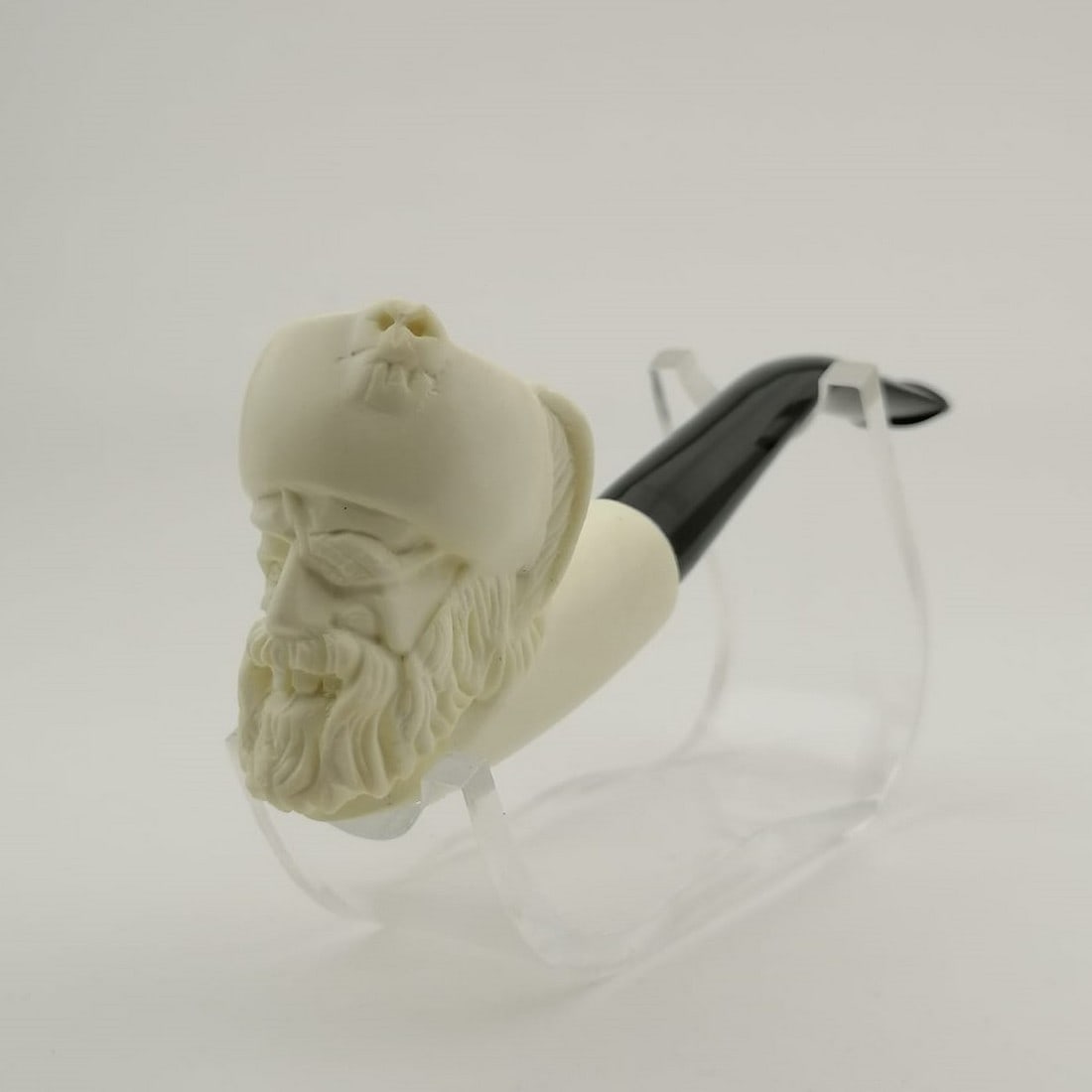 Pirate Meerschaum Pipe: Title: Pirate Meerschaum Pipe Materials: Meerschaum Dimension: 5.1 inch (13cm) Additional Information: Pirate,Hand carved Meerschaum Pipe. Made in Turkey,Eskisehir by Meerschaum Carve Master.Best Qual