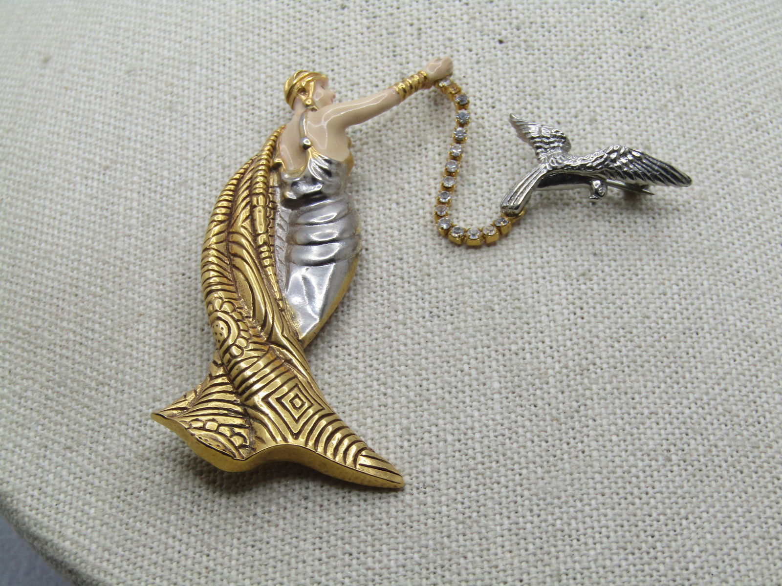 Vintage Erte Art Deco Dove Lady with Dove Brooch, Franklin Mint 1990. (1 of 5)