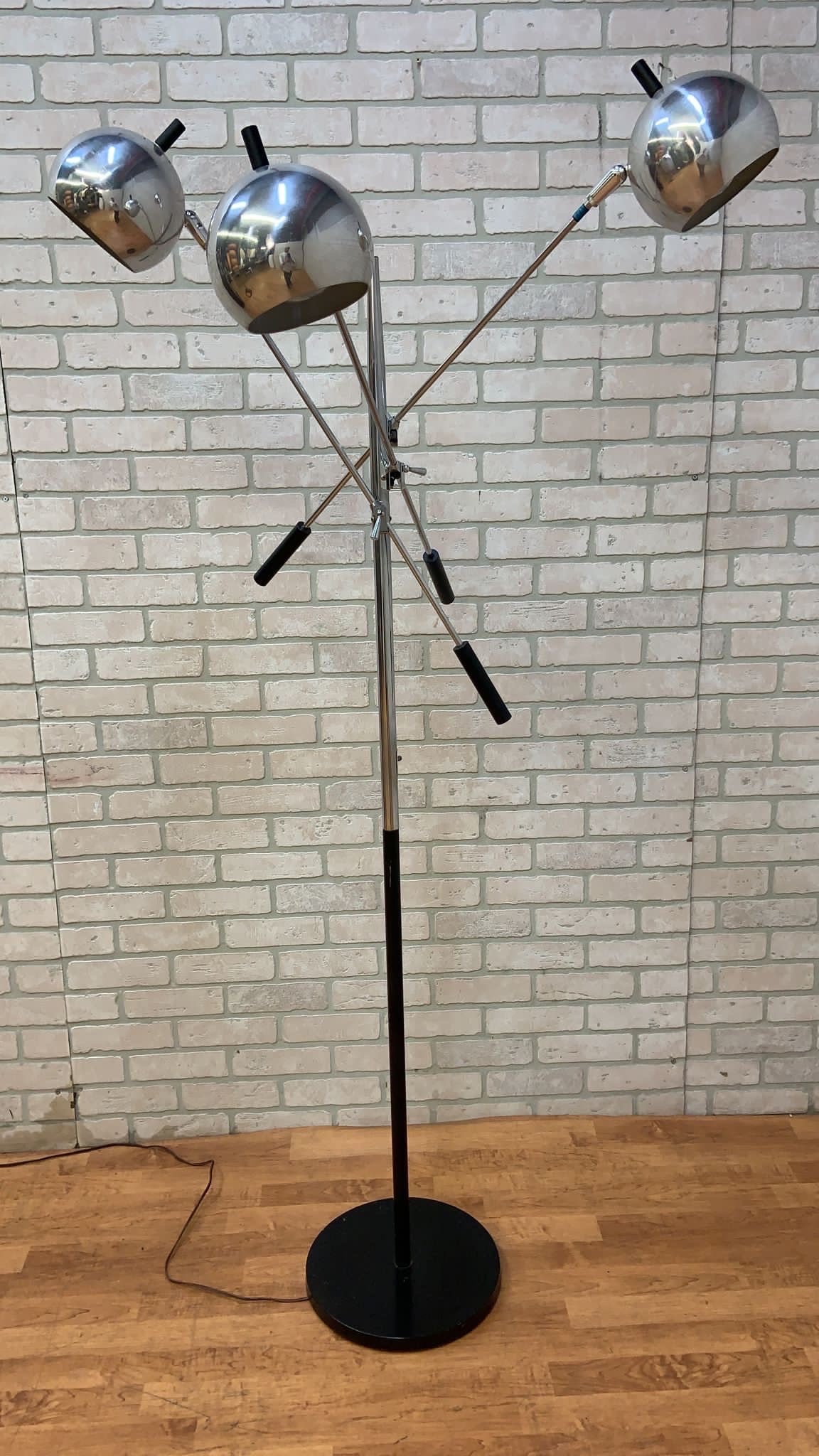 Mid Century Modern Robert Sonneman 3-Arm Triennale Orbiter Eyeball Adjustable Floor Lamp: Vintage from before 2000 Materials: Metal Vintage Mid Century Modern Robert Sonneman 3-Arm Triennale Orbiter Eyeball Adjustable Floor Lamp Vintage mid century modern Triennale floor lamp designed by R