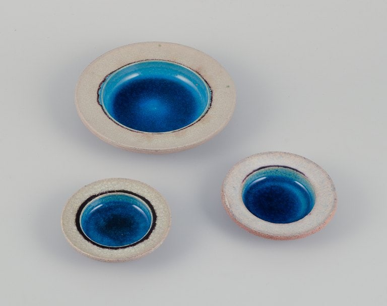 Nils Kähler for Kähler. Three ceramic bowls. Sand-colored and turquoise glaze. (1 of 9)
