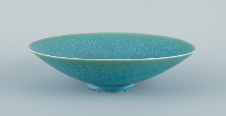 Berndt Friberg for Gustavsberg, Sweden. Oval ceramic bowl in eggshell glaze with green-blue tones.: Berndt Friberg (1899-1981) for Gustavsberg, Sweden. Oval ceramic bowl in eggshell glaze with green-blue tones. Approximately 1970. Marked. In good condition with a small chip on edge - see photo. Dime