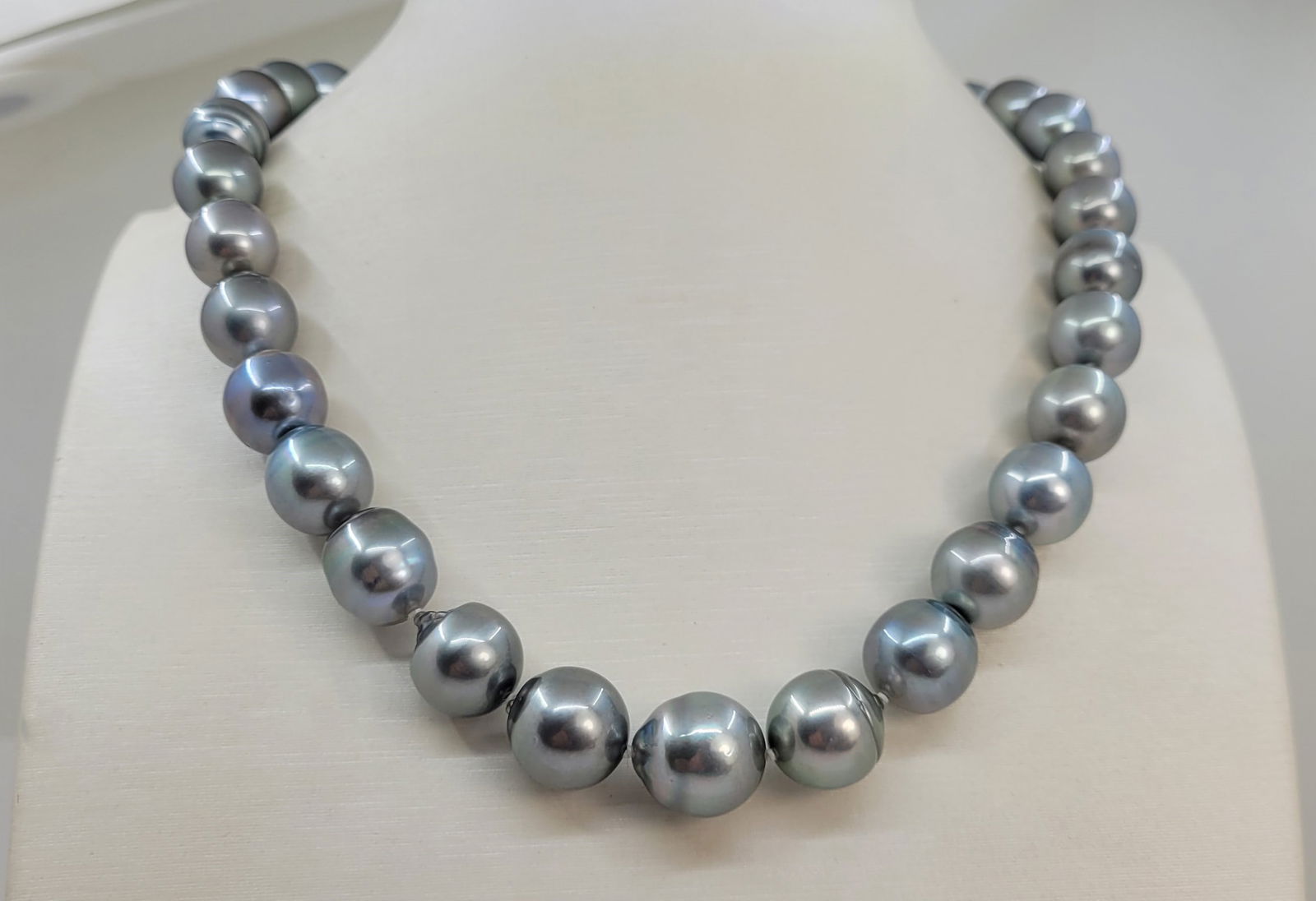 Necklace 11x13mm Rainbow Silvery Green Tahitian Pearls (1 of 11)