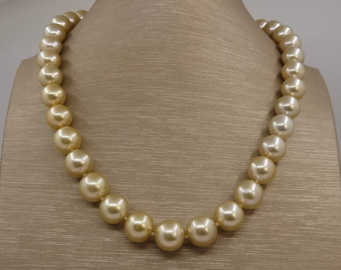 Necklace - PSL Certified Aurora Moon Rainbow - 10x12mm - Golden South Sea Pearls, Strongest Teri: Title: Necklace - PSL Certified Aurora Moon Rainbow - 10x12mm - Golden South Sea Pearls, Strongest Teri Description: Special Appellation: Aurora Moon Rainbow This necklace is in the category of the st