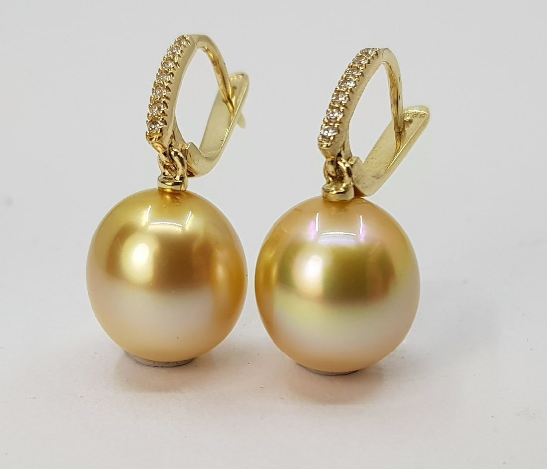 14 kt. Yellow Gold- 10x11mm Golden South Sea Pearls - Earrings - 0.11 ct: Title: 14 kt. Yellow Gold- 10x11mm Golden South Sea Pearls - Earrings - 0.11 ct Description: Produced by the gold-lipped Pinctada Maxima Oyster in the warm waters of Indonesia, these pearls have a nat