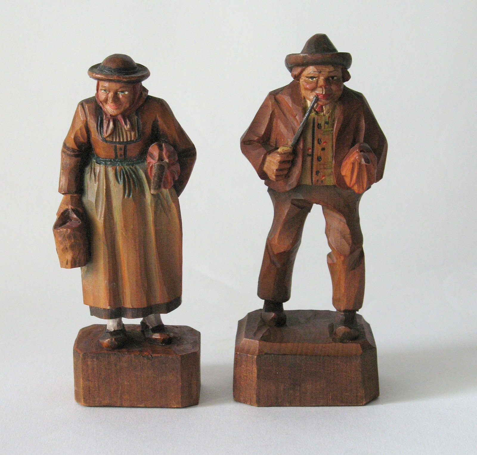 Antique folk art wood carving of an elderly couple.: Title: Antique folk art wood carving of an elderly couple. Date/Period: 1920's Dimension: 5” high each Additional Information: Nice antique folk art wood carving of an elderly couple with lots o