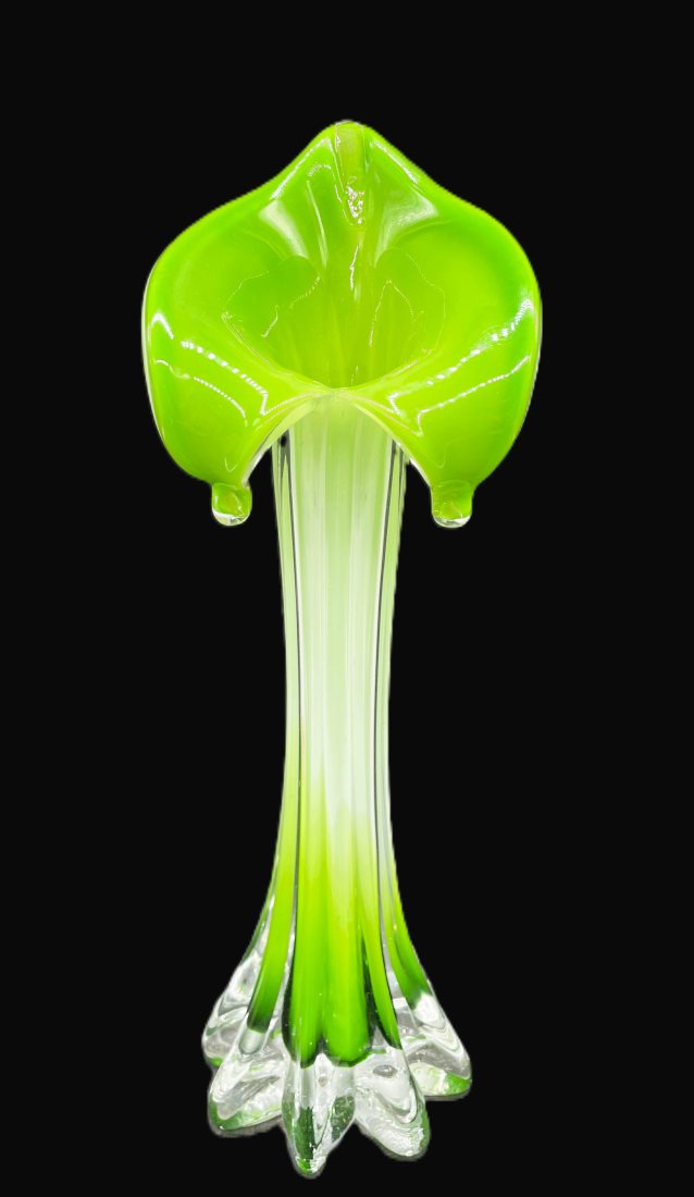 Art Glass Green Jack in the Pulpit Vase 12": Title: Art Glass Green Jack in the Pulpit Vase 12" Date/Period: unknown Dimension: Approx. 12" x 3.5" Material: glass Additional Information: Stunning color in this Art Glass Green Jack in the Pulpit 