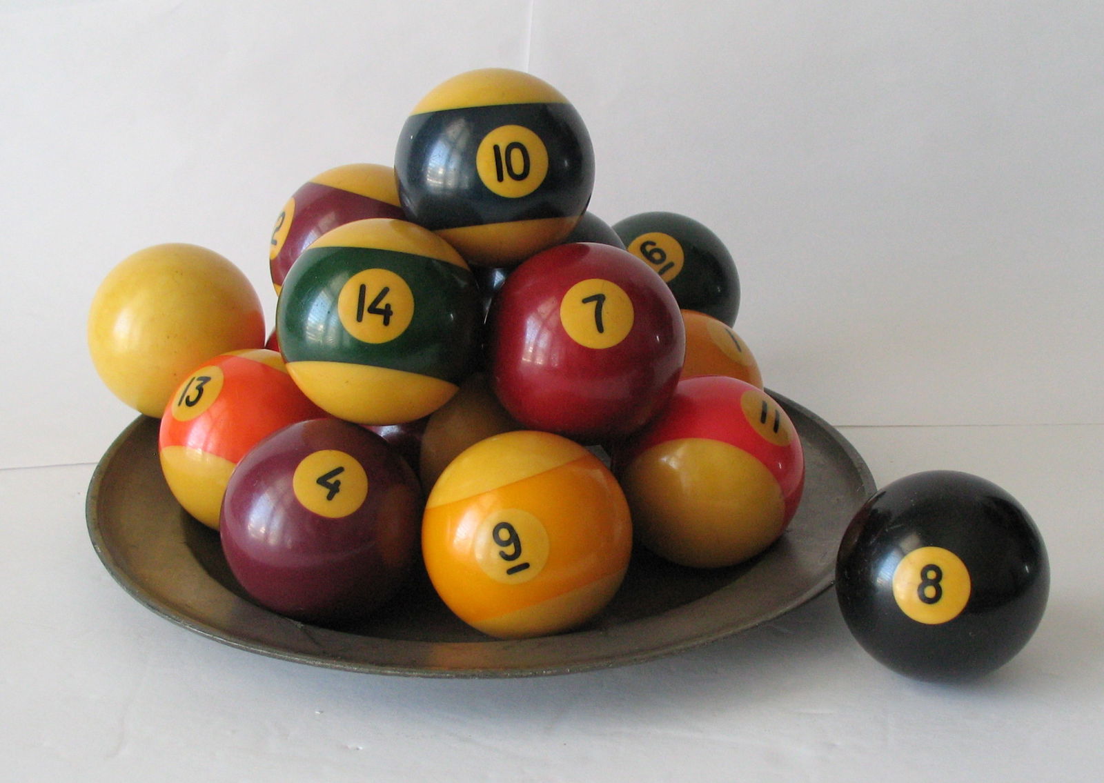 Vintage set of regulation billiard balls. (1 of 2)