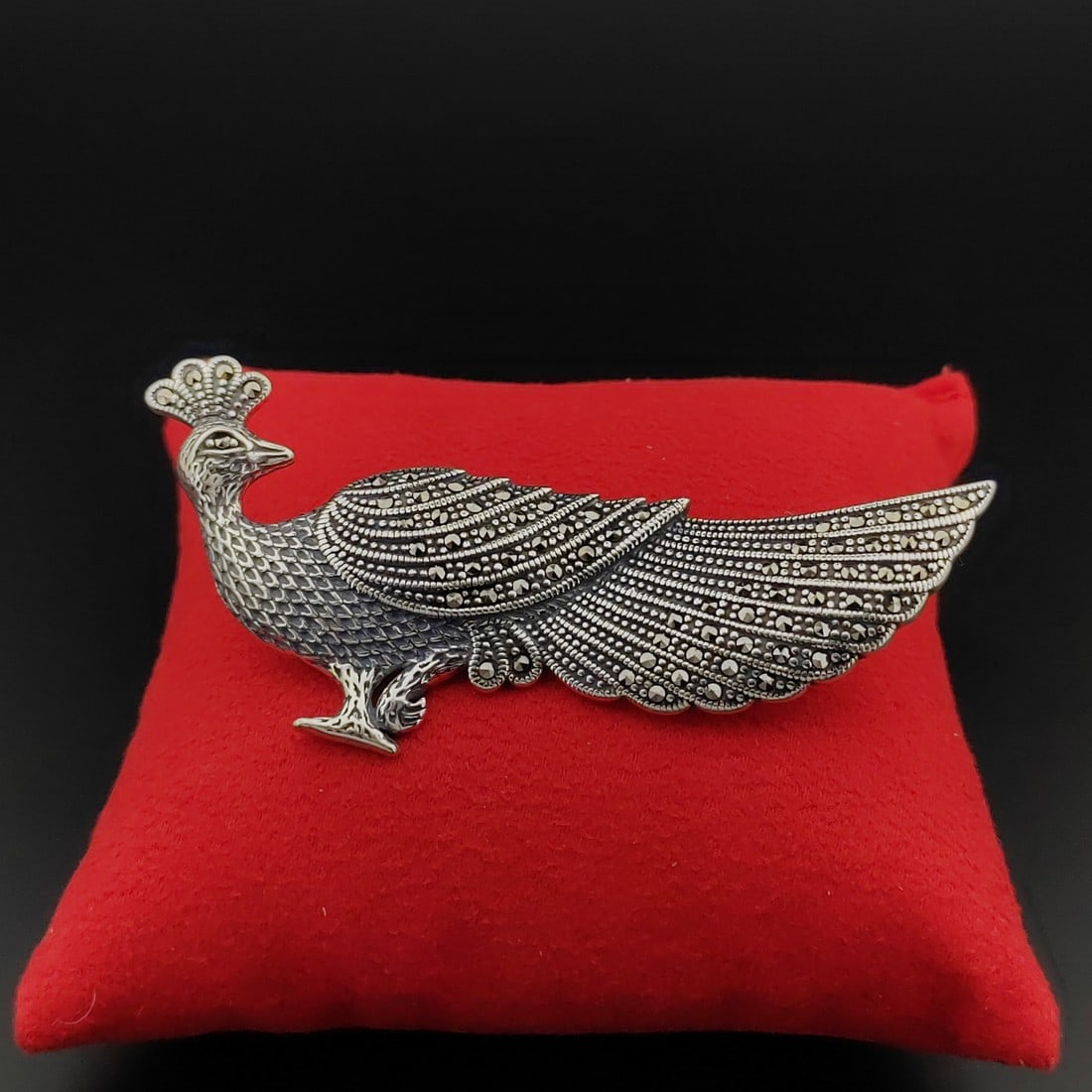 925 Silver Peacock Brooch Ornated With Marcasite: Title: 925 Silver Peacock Brooch Ornated With Marcasite Description: 925 Silver Peacock Brooch Ornated With Marcasite -Condition:New Weight:14.9g Size:1.33x2.99 inch (34x76mm) With Gift Box. Express S