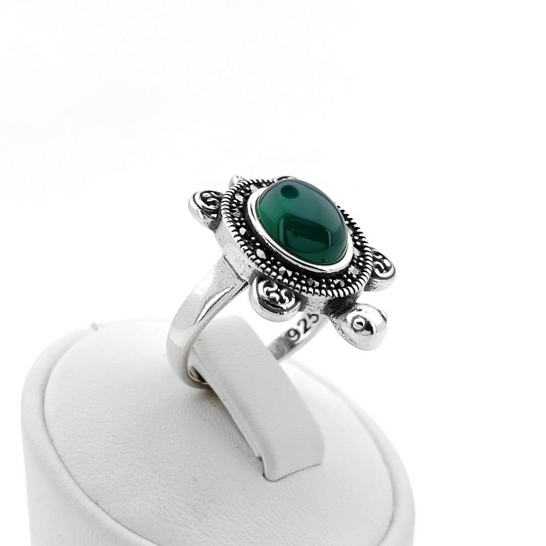 925 Silver Turtle Ladies Ring Ornated with Jade and Marcasite: Title: 925 Silver Turtle Ladies Ring Ornated with Jade and Marcasite Description: 925 Silver Turtle Ladies Ring Ornated with Jade and Marcasite. -Total Weight:5.4g -Size:US Size 8 (18.25mm) With Gift 