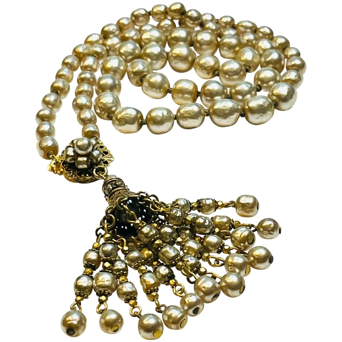 Vintage Miriam Haskell Baroque Pearl Strand Necklace with Tassel Pendant: Title: Vintage Miriam Haskell Baroque Pearl Strand Necklace with Tassel Pendant Description: Vintage Miriam Haskell Baroque Pearl Strand Necklace with Tassel Pendant. Length is 20.5 inches Date/Period