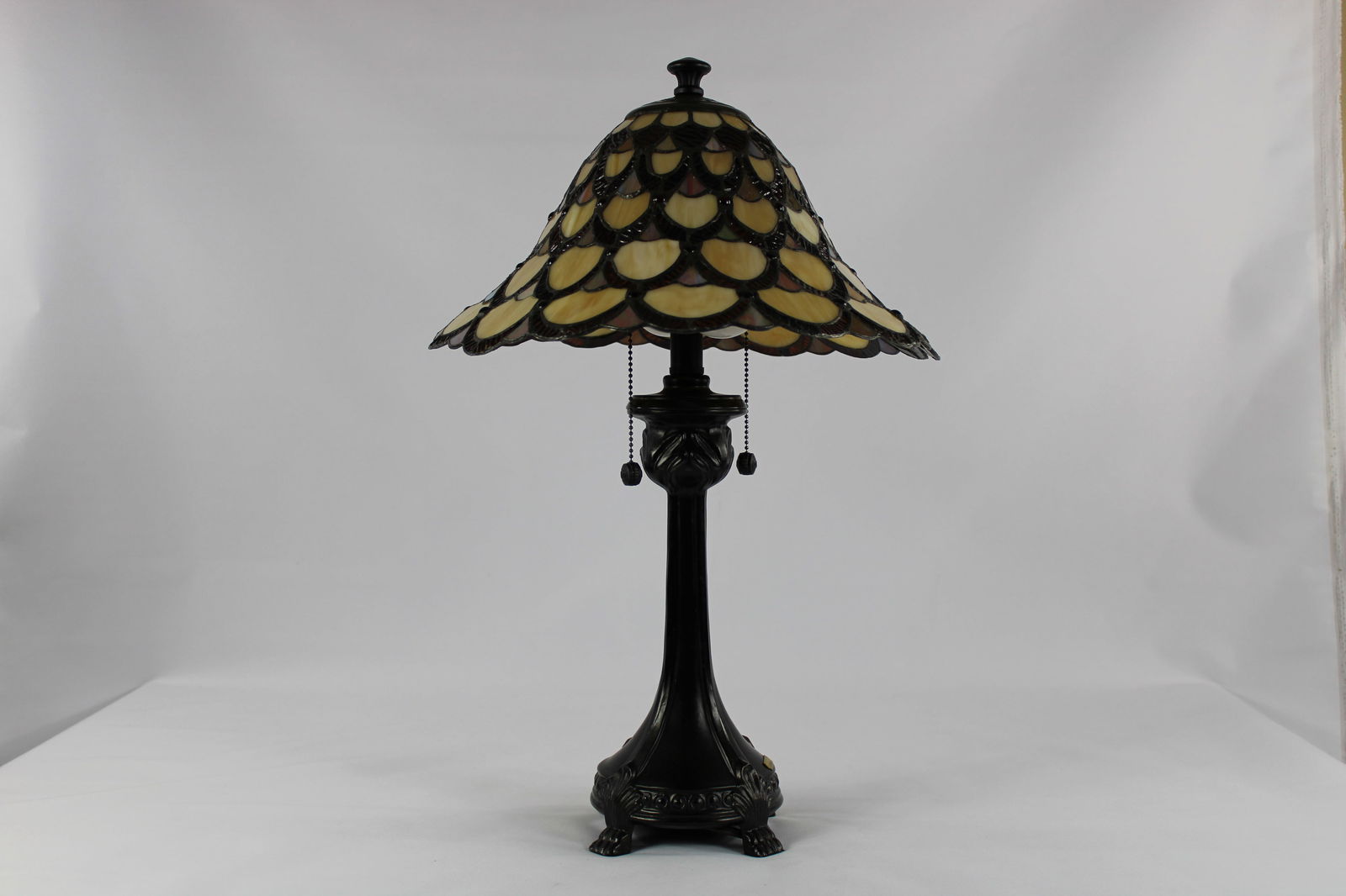 Dale Tiffany Lamp - Antique Road Show Design: Title: Dale Tiffany Lamp - Antique Road Show Design Description: Dale Tiffany Created a Specialized Design line for "The Antique Road Show". There are multiple different designs created. Product Dimen