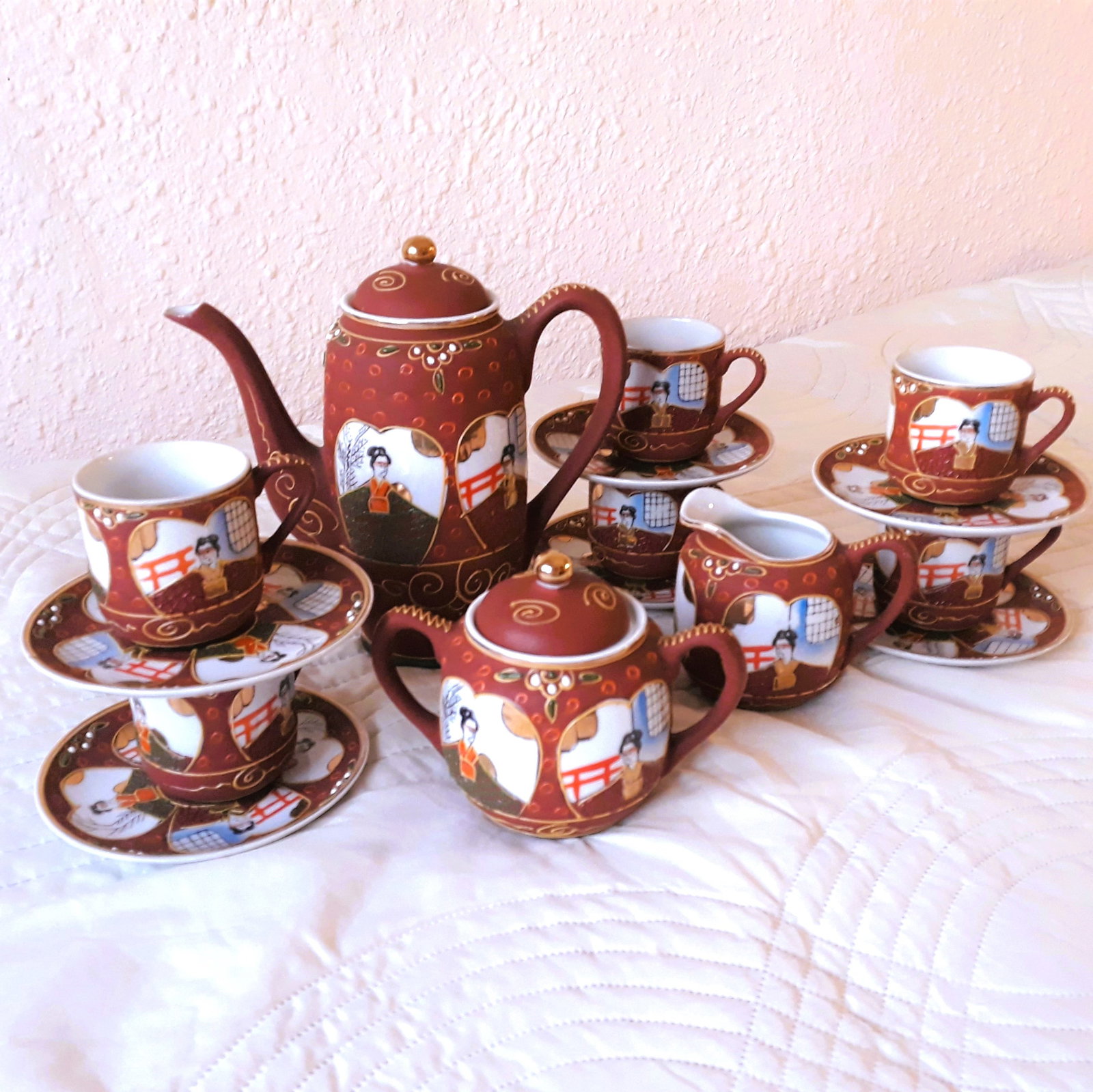 Delicious japanese coffee service in fine porcelain with Geisha Black Lighted: Title: Delicious japanese coffee service in fine porcelain with Geisha Black Lighted Maker: Eiho Origin:Japan Date/Period:1940/50 Materials:Porcelain Size:Tallest piece 18 cm, smallest piece 5 cm Desc