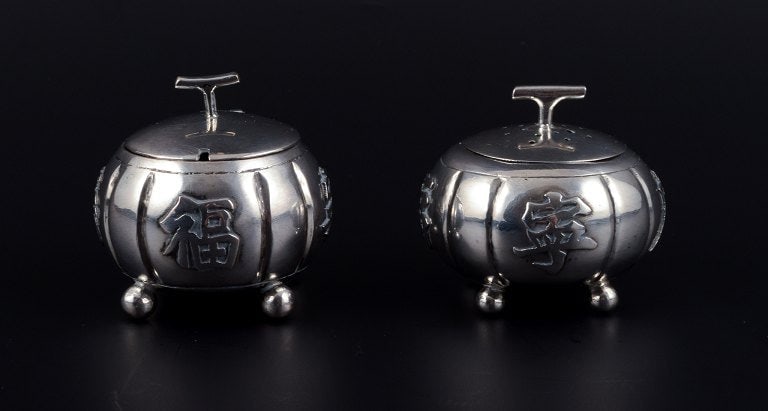 Hong Kong silver, salt and pepper set. (1 of 6)