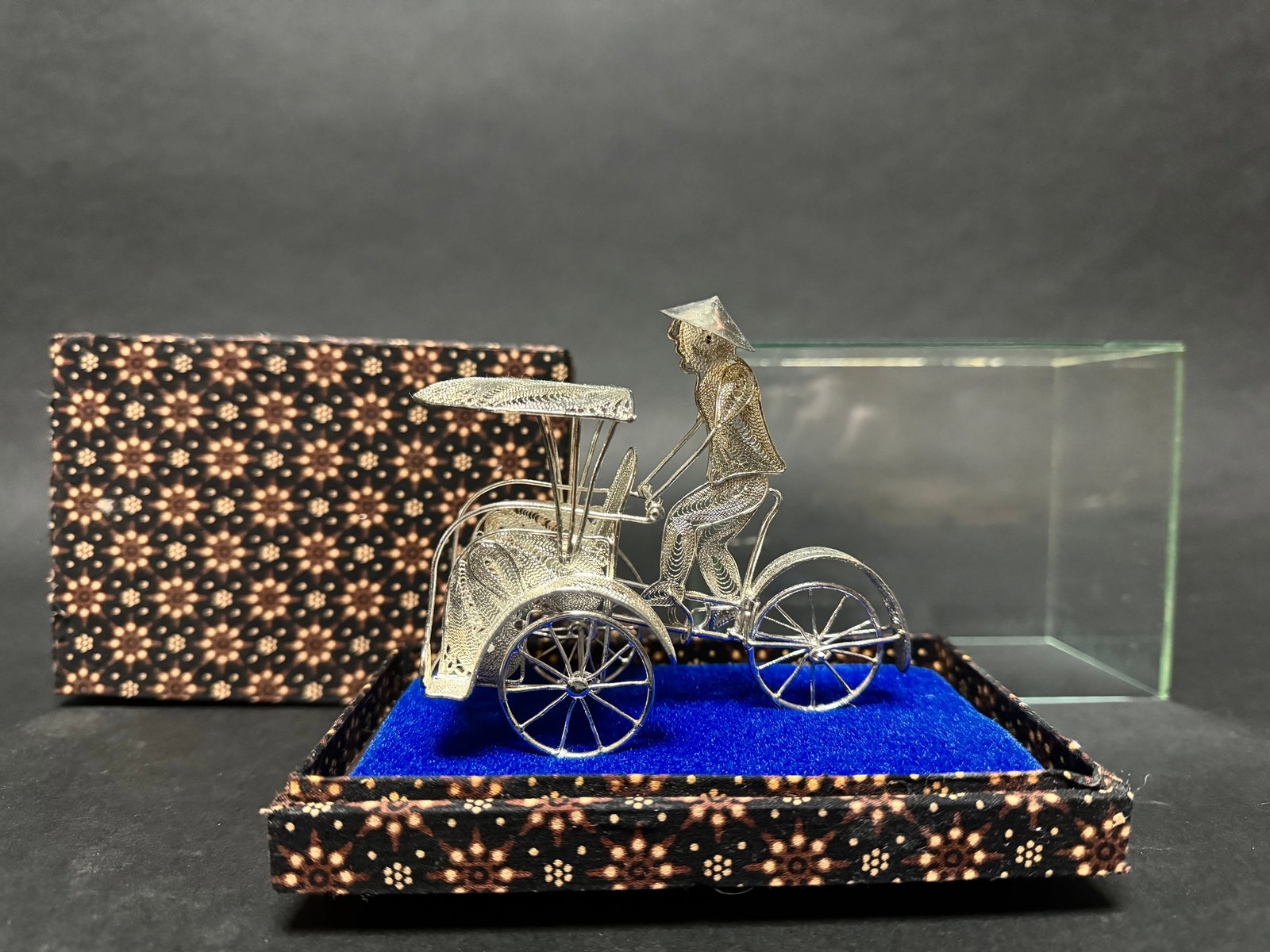 Filigree silver miniature of a bicycle rickshaw in glass display box - Java - Indonesia (1 of 16)