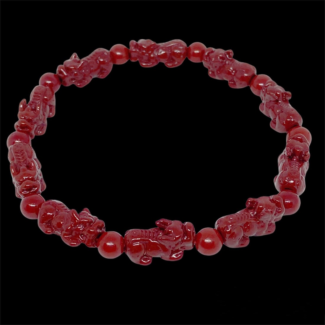 Chinese Pixiu Bracelet carved with Genuine Zhusha Cinnabar Mine: Title: Chinese Pixiu Bracelet carved with Genuine Zhusha Cinnabar Mine Description: Pixiu Bracelet carved with Genuine Zhusha Cinnabar Mine - Feng Shui for Wealth and Luck Pixiu is one of the most pop
