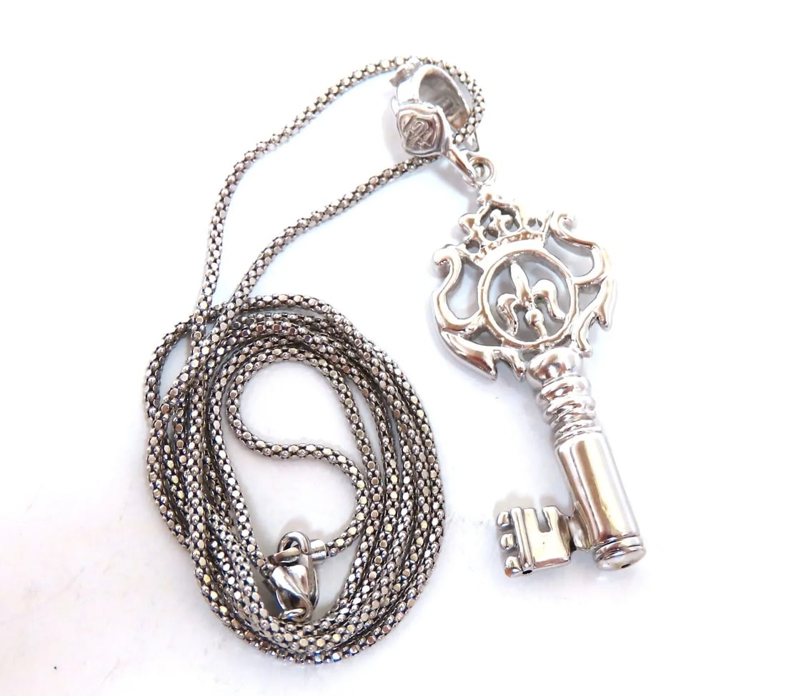 14kt Gold Key charm necklace (1 of 4)