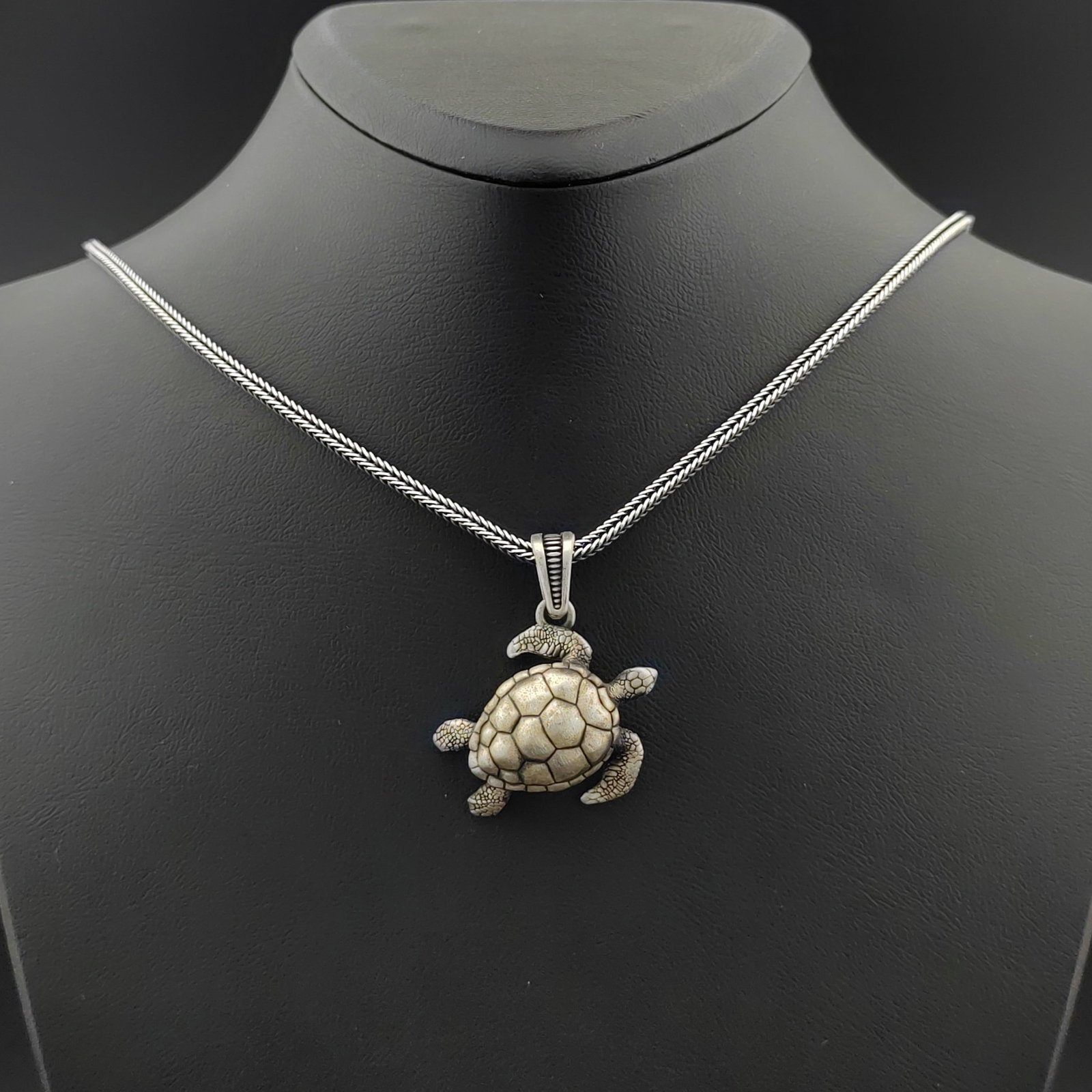 925 Silver Chain with Turtle Pendant: Title: 925 Silver Chain with Turtle Pendant Description: 925 Silver Chain with Turtle Pendant -Total Weight:23g -Size: Chain Size: 23.62 in(60cm). Pendant Size:1.10x1.33 in (28x34mm) (Bail included). 