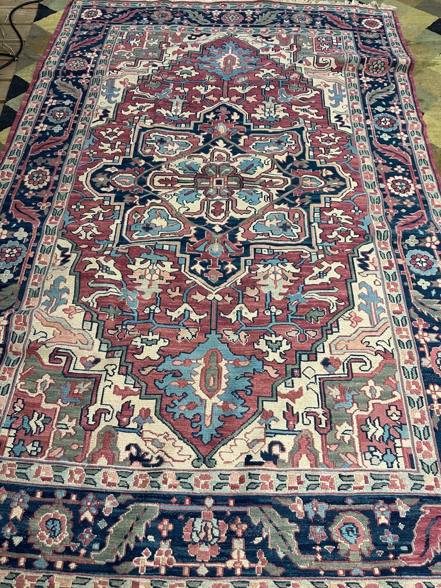 Hand Knotted Persian Heriz Rug 6x9 ft: Title: Hand Knotted Persian Heriz Rug 6x9 ft Description: Hand Knotted Persian Heriz Rug 6x9 ft Dimension:6x9 ft Circa : 1980 Origin : iran Material :100 % Wool Reserve: $400.00 Shipping: Domestic: Fl
