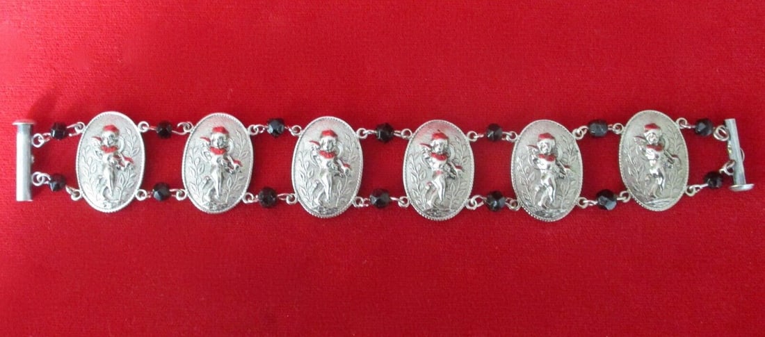 Vintage Pewter-Like Angel/Putti Bracelet With French Jet Beads/Boho/Hippie/: Title: Vintage Pewter-Like Angel/Putti Bracelet With French Jet Beads/Boho/Hippie/ Description: Vintage Angel/Putti Bracelet Circa. 1980-1990 American Victorian-inspired angel/putti bracelet with face
