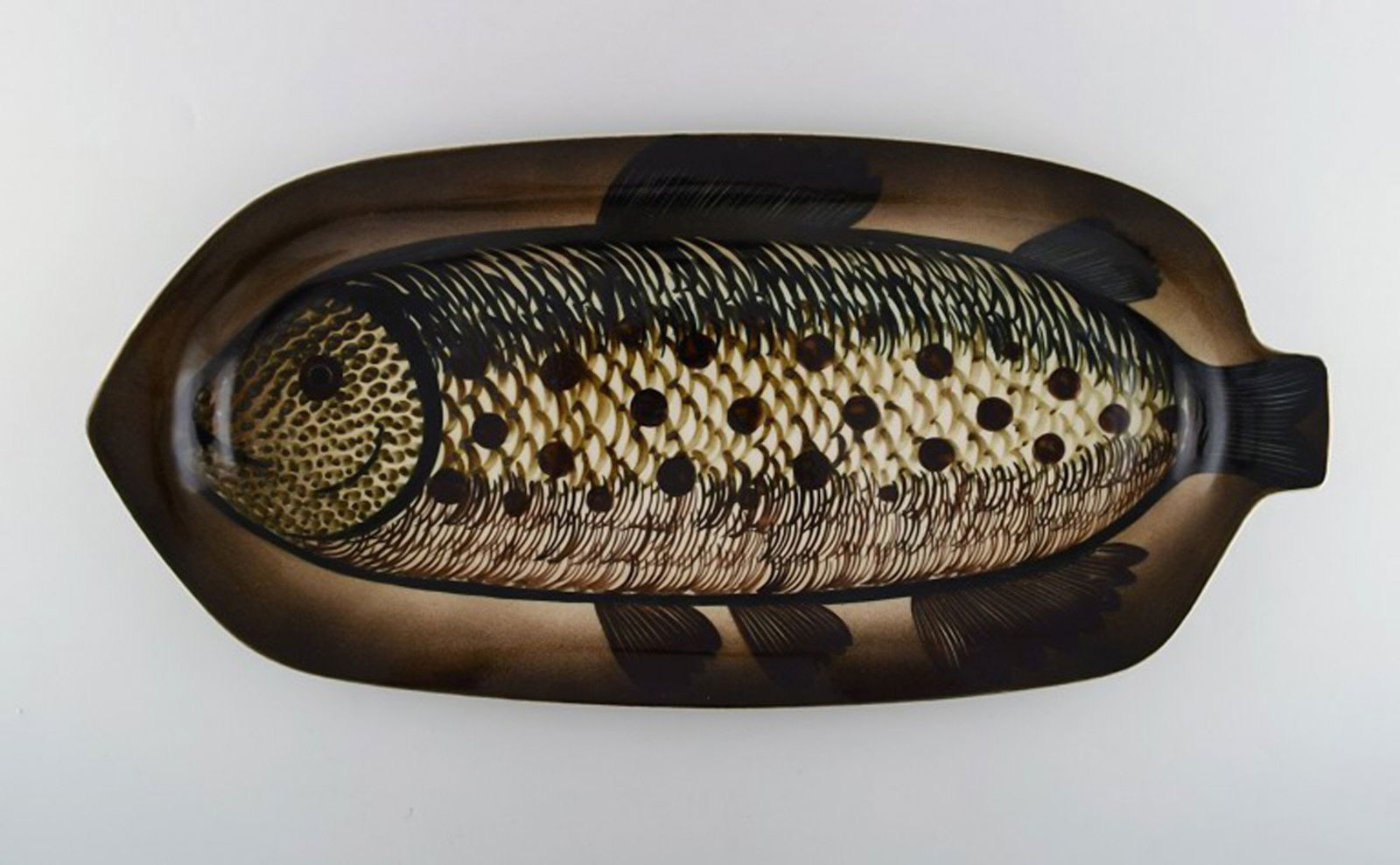 Gunvor Olin-Grönqvist for Arabia. Huge fish dish in hand-painted ceramics. 1960's. (1 of 5)