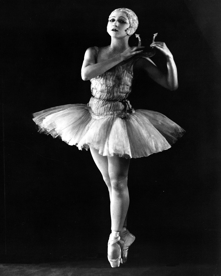 APOLLO STARRING ALEXANDRA DANILOVA (1 of 1)