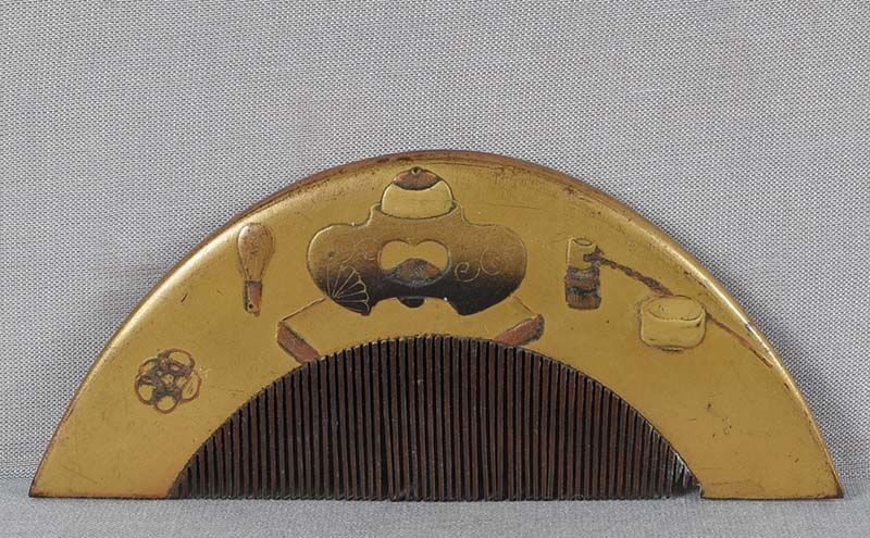 19c Japanese lacquer KUSHI hair COMB TEA CEREMONY OBJECTS: Late Meiji period (1890s to 1912) Japanese wooden kushi (hair comb) with lacquer decoration of different objects used in tea ceremony. Beautifully made out of dense wood allowing for fine teeth, excel