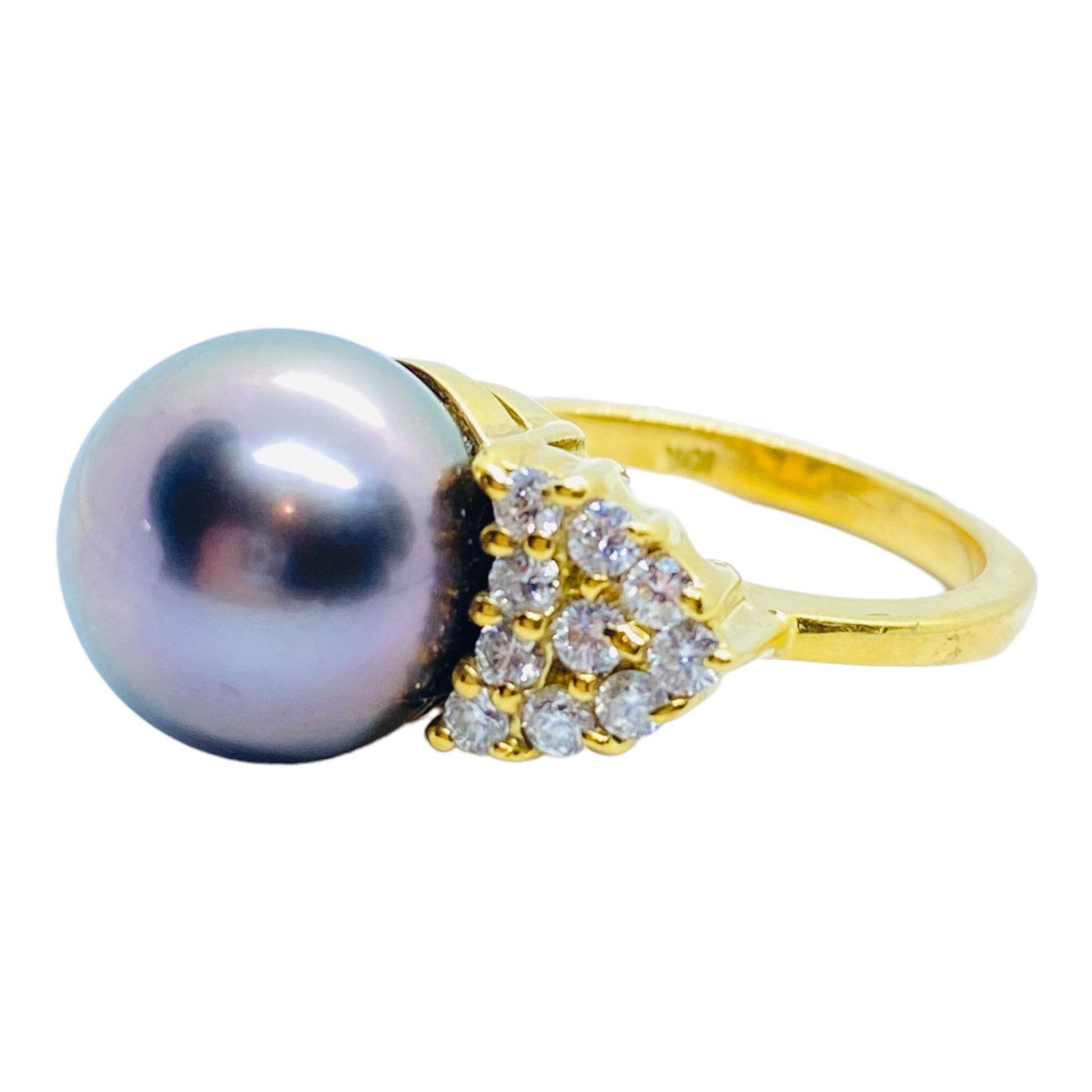 Magnificent solid 18 K yellow, gold 12 mm pearl and diamond ring: Vintage Materials: Gold Gemstone: Pearl Gem color: Gray Style: Mid-century Magnificent Solid 18 karat yellow gold diamond ring with an amazing center genuine south sea Tahitian pearl measuring 12 mm b