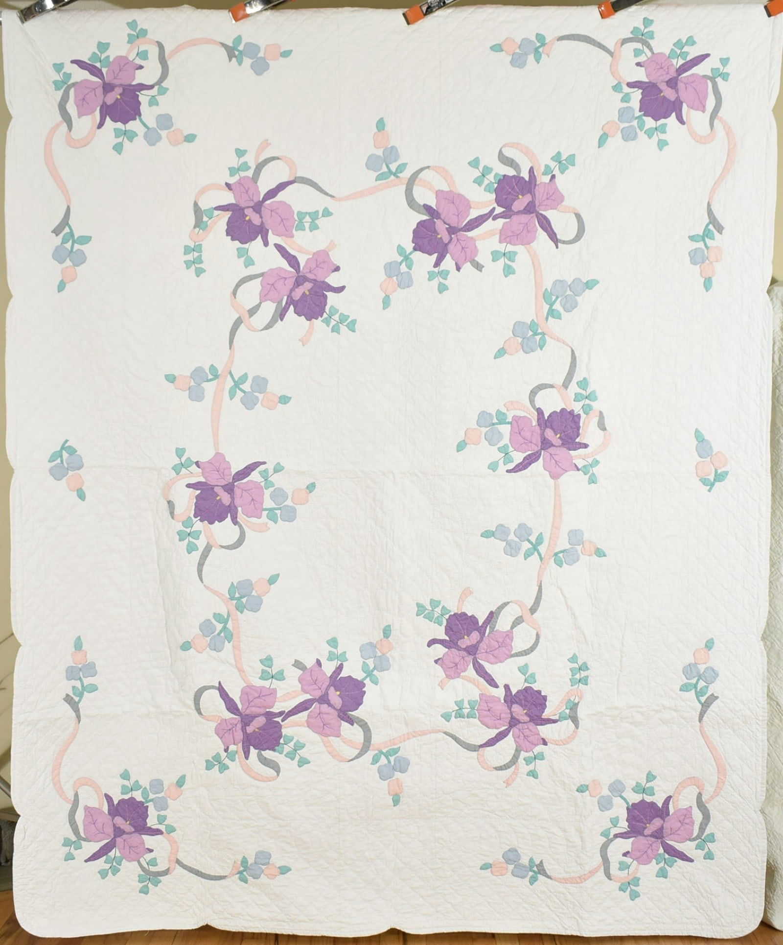 Beautiful Vintage 30's Orchid Applique Quilt (1 of 12)