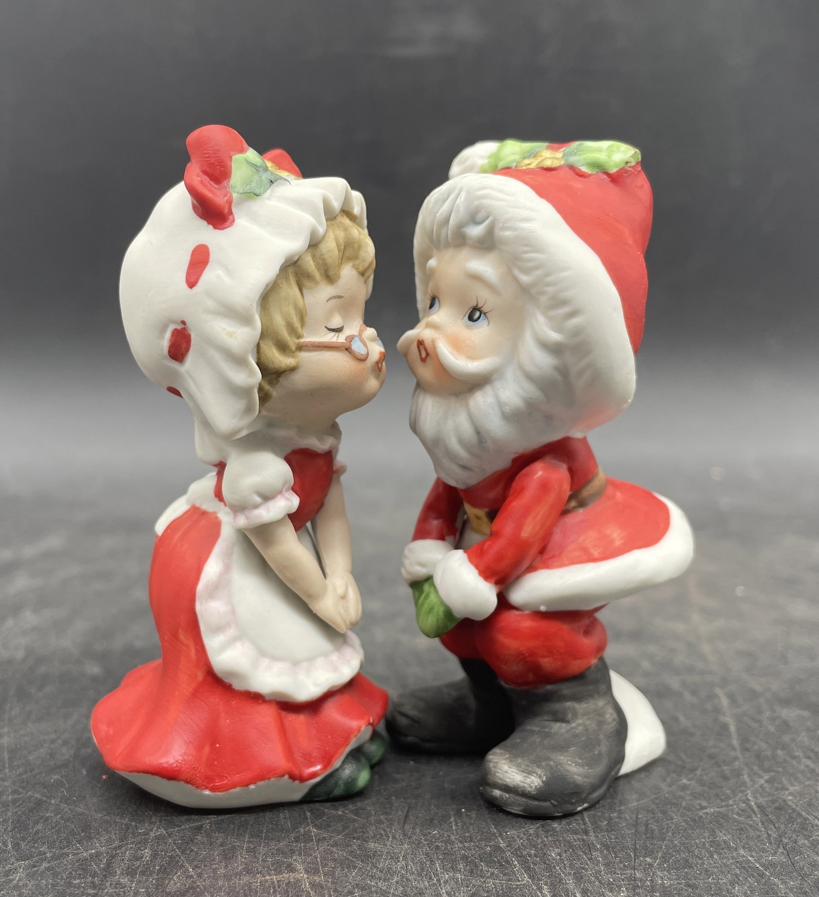 LEFTON KISSING SANTA AND MRS. CLAUS CHRISTMAS: Title: LEFTON KISSING SANTA AND MRS. CLAUS CHRISTMAS Date/Period: UNKNOWN Dimension: APPROX 3.5" Material: CERAMIC Additional Information: LEFTON KISSING SANTA AND MRS. CLAUS CHRISTMAS Shipping: Domes