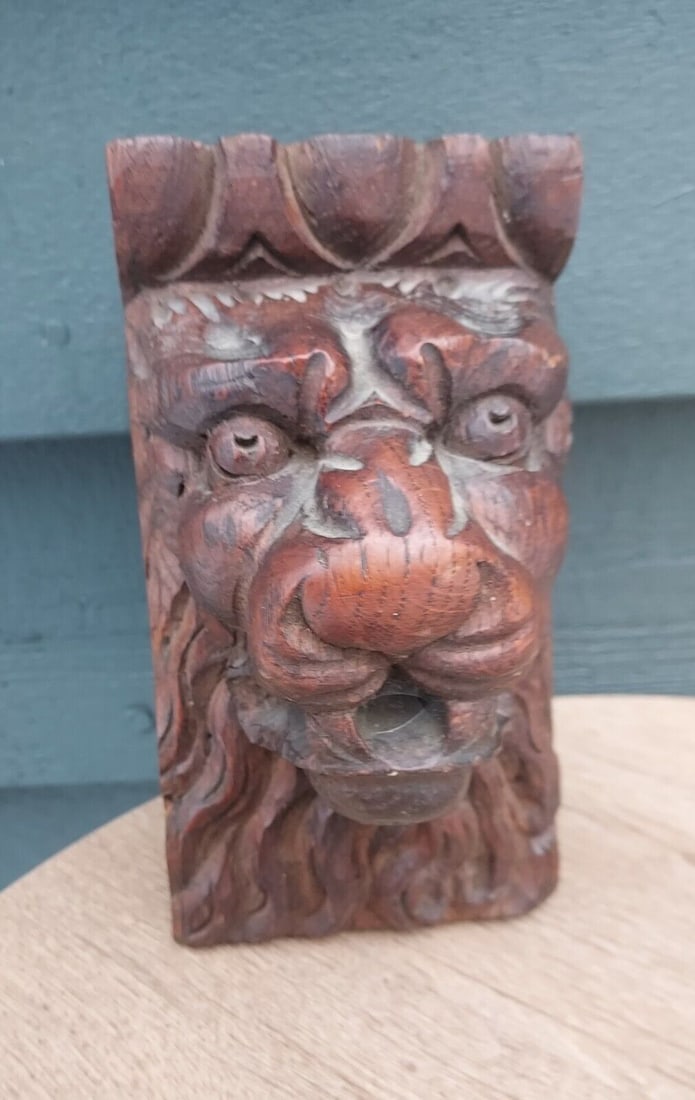 Antique Carved Lion Pediment Oak (1 of 4)