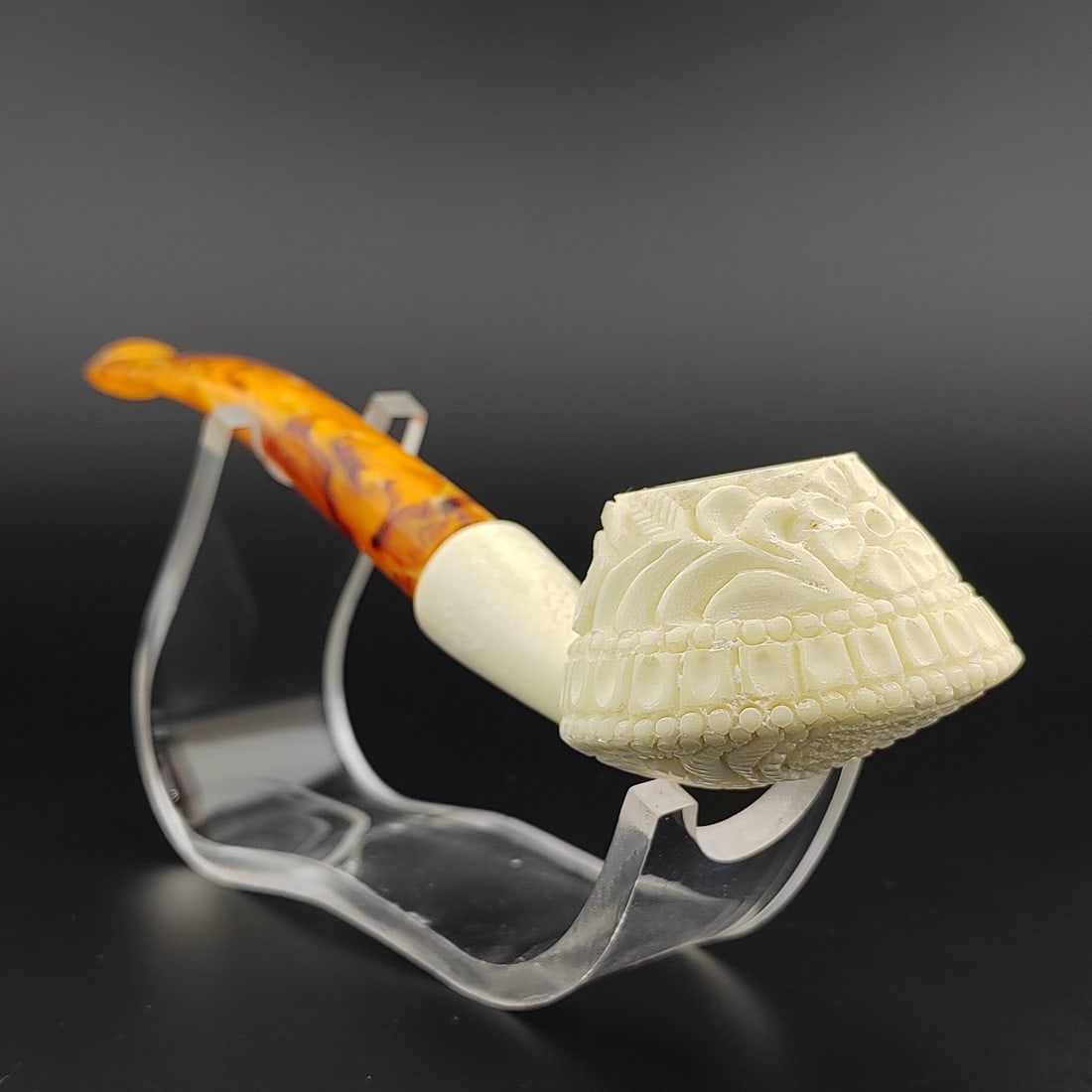 Classic Floral Meerschaum Pipe: Title: Classic Floral Meerschaum Pipe Materials: Meerschaum Dimension: 5.9 inch (15cm) Description: Classic Floral,Hand carved Meerschaum Pipe. Made in Turkey,Eskisehir by Meerschaum Carve Master.Best