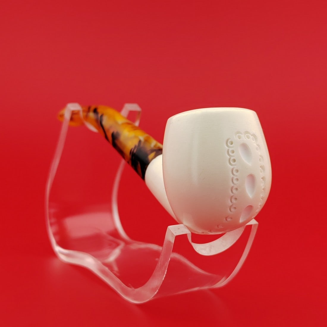 Classic Embroidered Meerschaum Pipe: Title: Classic Embroidered Meerschaum Pipe Materials: Meerschaum Dimension: 5.1 inch (13cm) Description: Classic Embroidered,Hand carved Meerschaum Pipe. Made in Turkey,Eskisehir by Meerschaum Carve M
