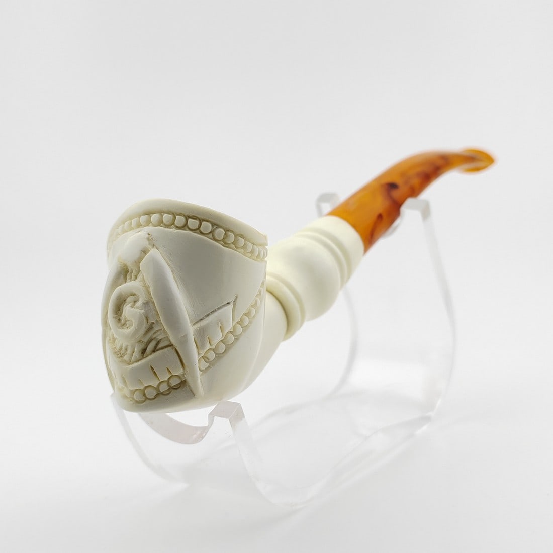 Masonic Meerschaum Pipe: Title: Masonic Meerschaum Pipe Materials: Meerschaum Dimension: 6.2 inch (16cm) Description: Masonic,Hand carved Meerschaum Pipe. Made in Turkey,Eskisehir by Meerschaum Carve Master.Best Quality Block