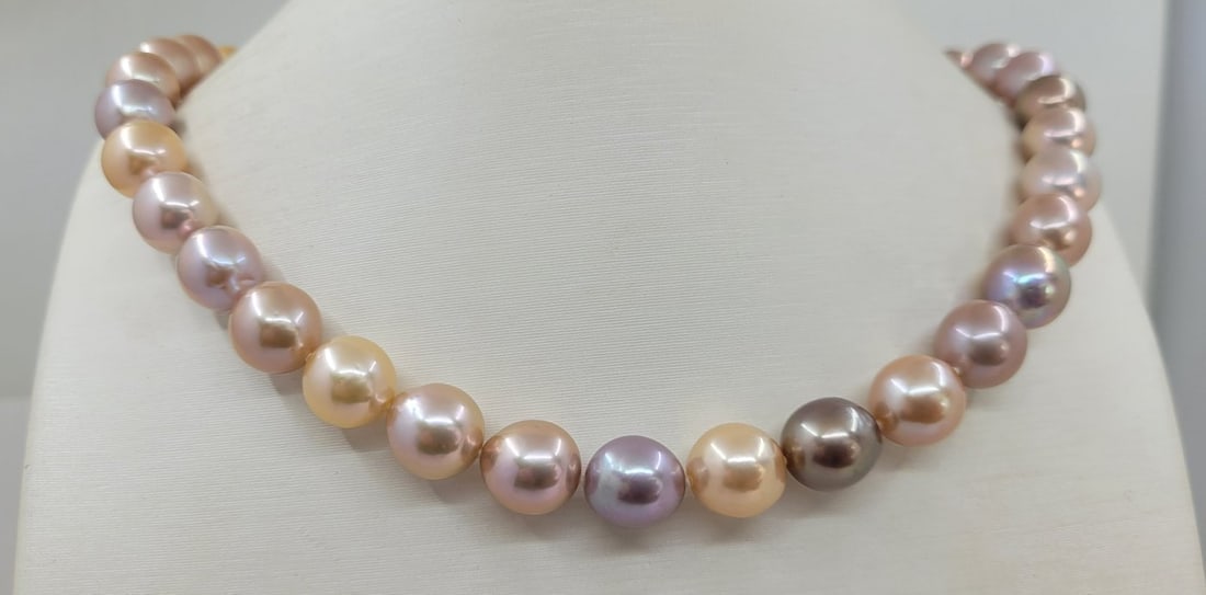 Necklace 10x11mm Multi Edison Freshwater Pearls: Title: Necklace 10x11mm Multi Edison Freshwater Pearls Description: Most freshwater pearls are nucleated by tissue, but Edison cultured pearls are nucleated with beads, exactly as saltwater pearls. Th