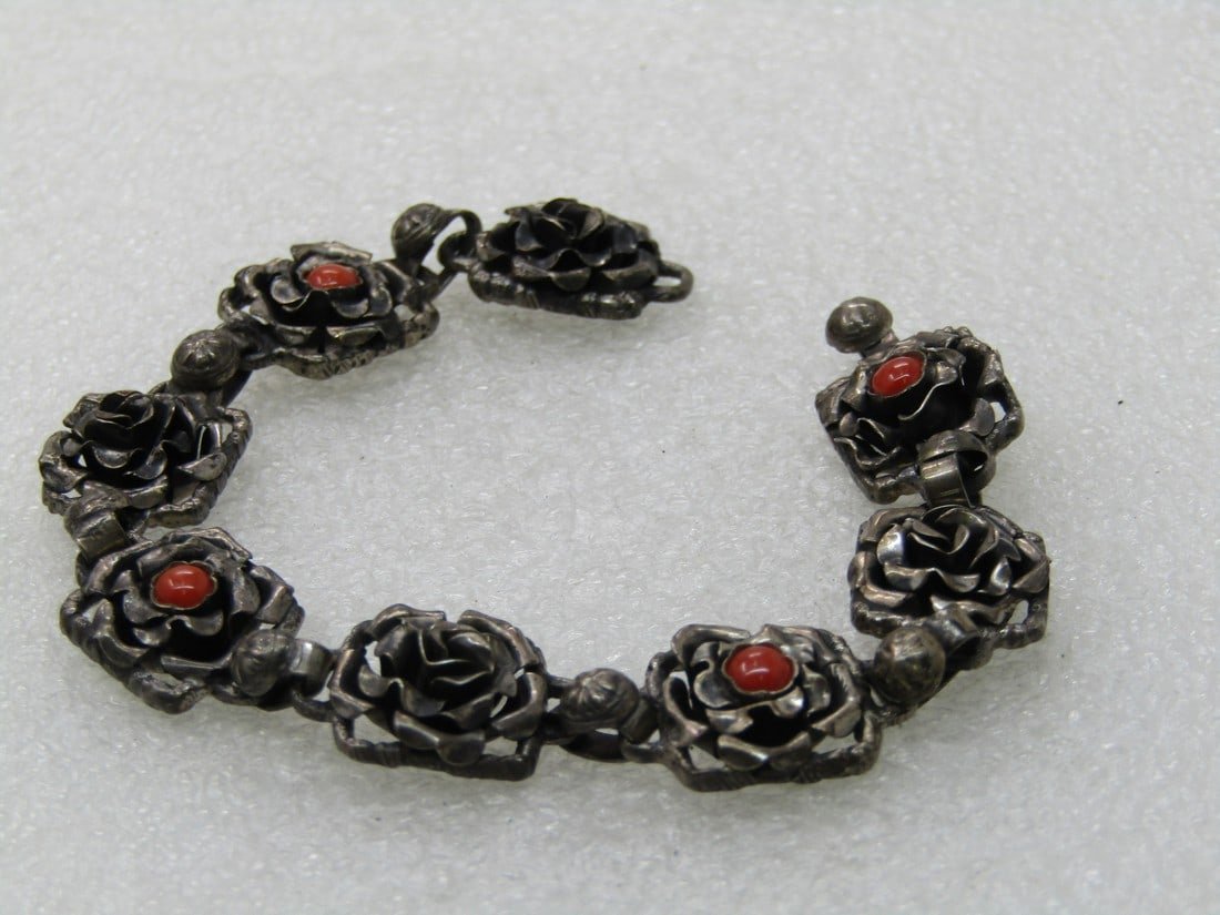 Vintage .800 Silver Rose Link Bracelet, Red Stones, 7.25", Peruzzi?: Vintage .800 Silver Rose Link Bracelet, Red Stones, 7.25", weight is appx. 1925 gr. The bracelet is slightly over 12" wide. Peruzzi? This has a hook clasp where it is marked .800 with another mark tha