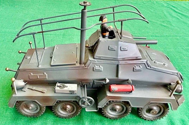 Hausser "Spahwagen" 744 vehicle, powerful windup with start//stop and reversible direction, working (1 of 1)