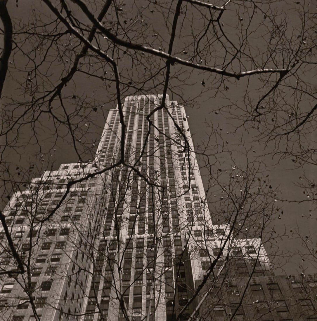 VIVIAN MAIER - Untitled, (Building) (1 of 1)