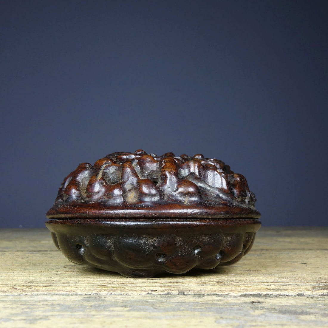 Openwork Chinese Zitan Wood Lingzhi Ink Box: Title: Openwork Chinese Zitan Wood Lingzhi Ink Box Date/Period: After1900 Origin: Chinese Dimension: 110x110x60(mm) 4.33x4.33x2.36(inches) Weight 0.44 lbs/200g Materials: Wood Reserve: $89.00 Shipping