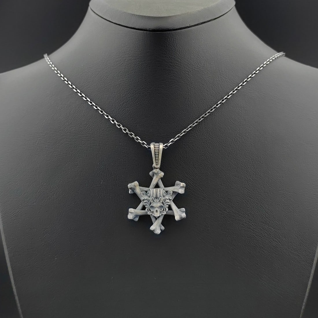 925 Silver Chain with Skull Pendant (1 of 8)