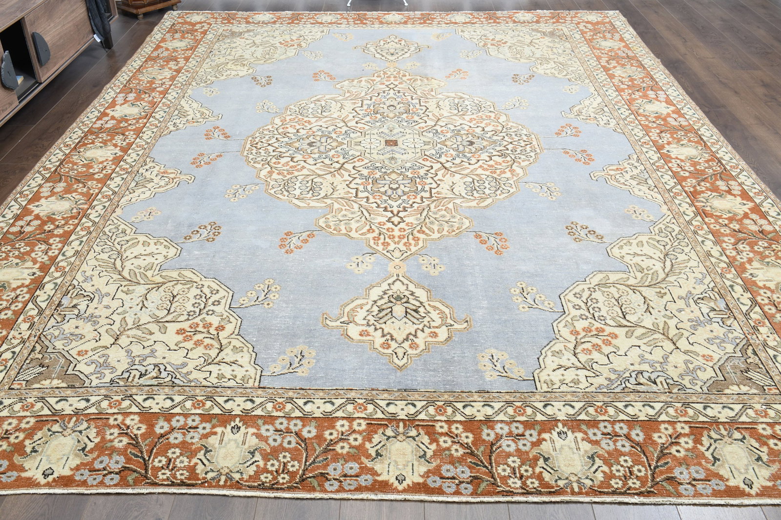 9'7x12'5 ft, LUXURY DECOR RUG: Title: 9'7x12'5 ft, LUXURY DECOR RUGOridign: Turkey Date/Period: 1960 - 1970 Materials: Wool and Cotton Size: Width: 9.7 feet Length: 12.5 feet Provenance: This Turkish one-of-a-kind Anatolian Vintage