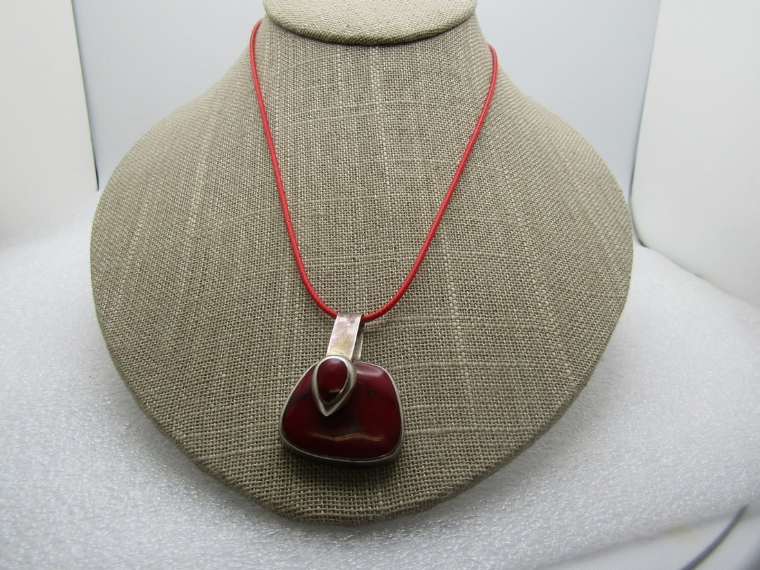 Sterling Silver Red Faux Agate Necklace, Mexico, 17.5"-19". 1980's-1990's: terling Silver Red Faux Agate Necklace, Mexico, 17.5"-19". 1980's-1990's. The pendant is sterling with inlaid faux red agate stones - one on the bottom and one on the bail that is a wrap from the top 