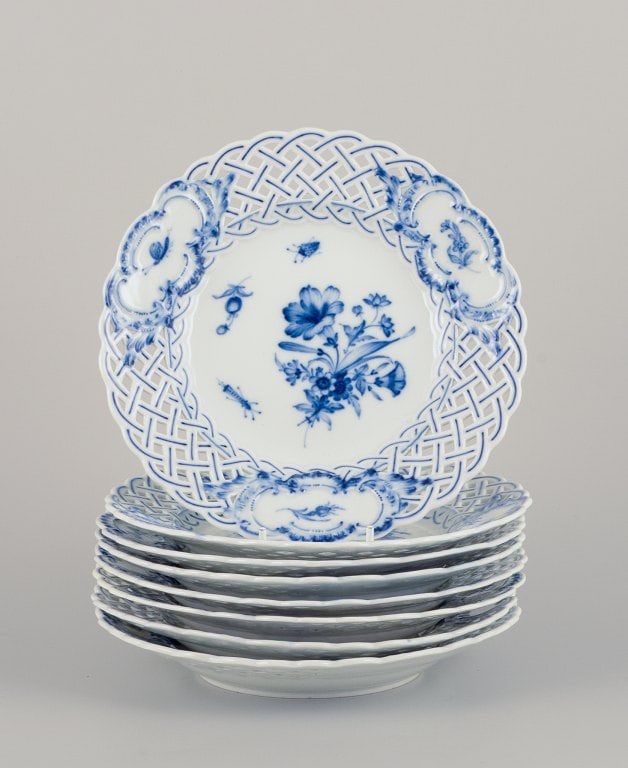 Meissen, Germany. A set of eight open lace Blue Onion plates, adorned with hand-painted flower (1 of 7)