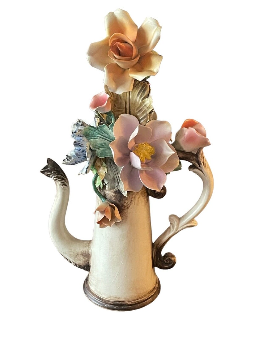 Vintage Capodimonte Decorative Tea Pot with Flowers Hand Made Italy: Title: Vintage Capodimonte Decorative Tea Pot with Flowers Hand Made Italy Description: Vintage Decorative Teapot with Flowers Hand Made Italy. Excellent condition No cracks or dings Reserve: $90.00 S