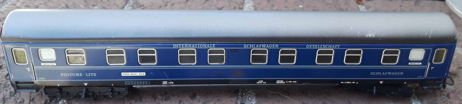 Compagnie Internationale des Wagons Lits Orient Express HO train car , Made in Germany by Marklin , (1 of 6)