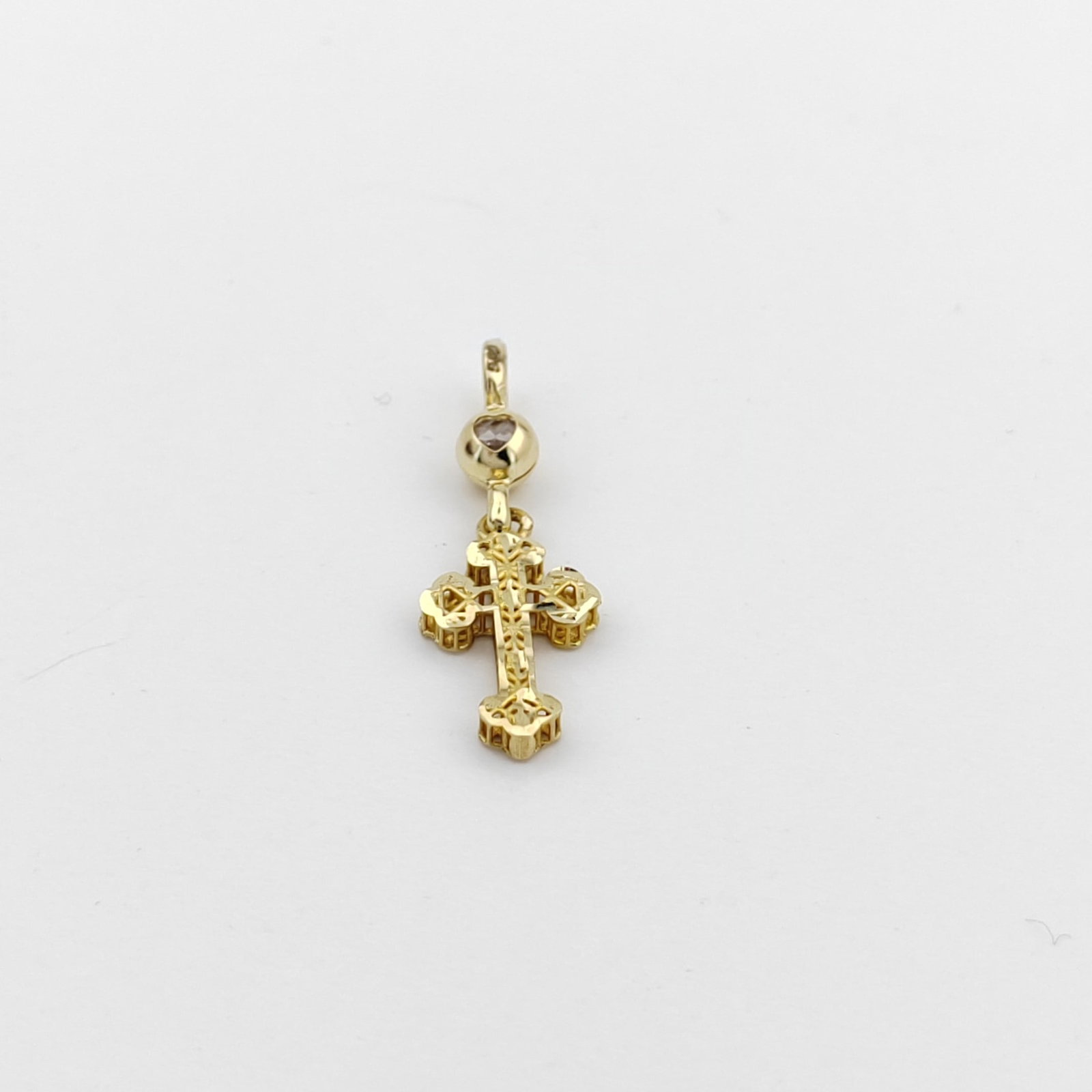 14K 585 Yellow Gold Cross Pendant: Title: 14K 585 Yellow Gold Cross Pendant Description: 14K 585 Yellow Gold Cross Pendant Condition:New -Weight:0.87g -Size:0.37x1.14 inch (9.5x29mm) with bail With Gift Box Express Shipping.Carrier:DHL