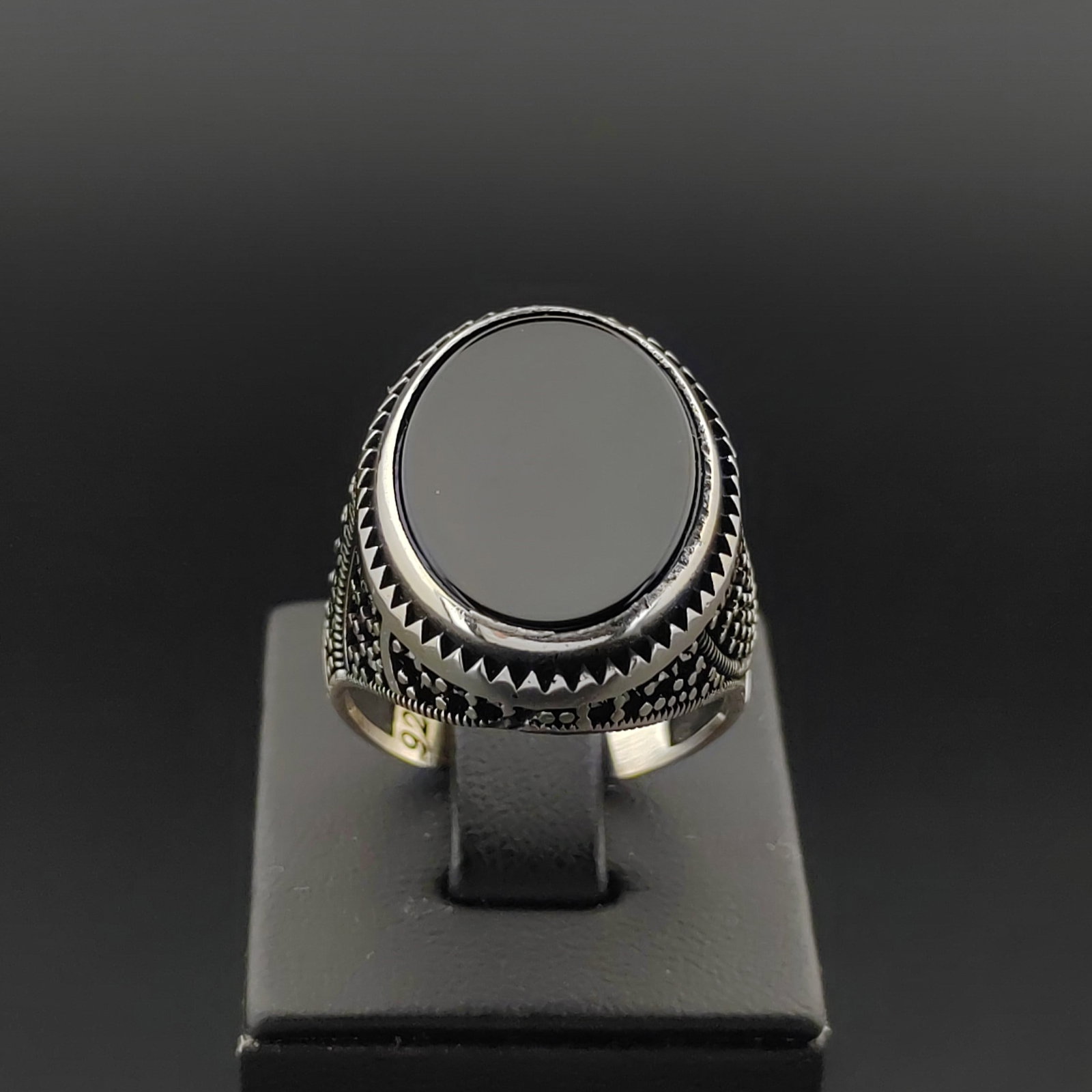 925 Silver Men's Ring with Black Onyx: Title: 925 Silver Men's Ring with Black Onyx Description: 925 Silver Men's Ring with Black Onyx -Condition:New -Total Weight:11g -Size: US Size 10.50 (20.25mm) With Gift Box Express Shipping.Carrier:D