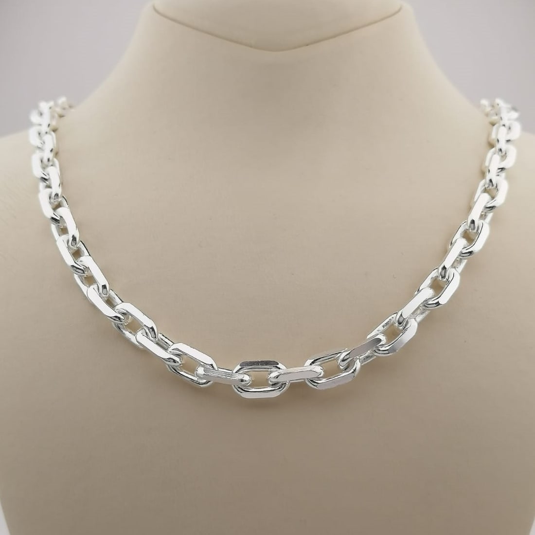 925 Sterling Silver Anchor Link Chain,Men Necklace: Title: 925 Sterling Silver Anchor Link Chain,Men Necklace Description: 925 Sterling Silver Anchor Link Chain,Men Necklace Size:23.62 in(60cm) Weight: 95g With Gift Box Express Shipping.Carrier:DHL Exp