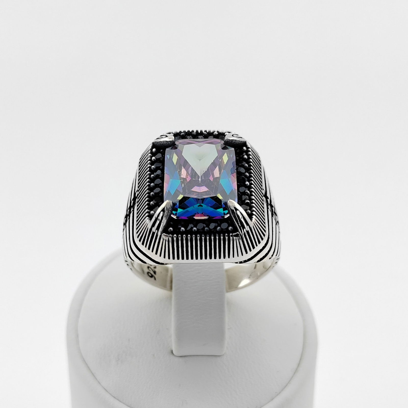 925 Silver Men's Ring with Mystic Topaz: Title: 925 Silver Men's Ring with Mystic Topaz Description: 925 Silver Men's Ring with Mystic Topaz Lab Created -Weight:12.3g -Size: US Size 11.75 (21.25mm) With Gift Box Express Shipping.Carrier:DHL