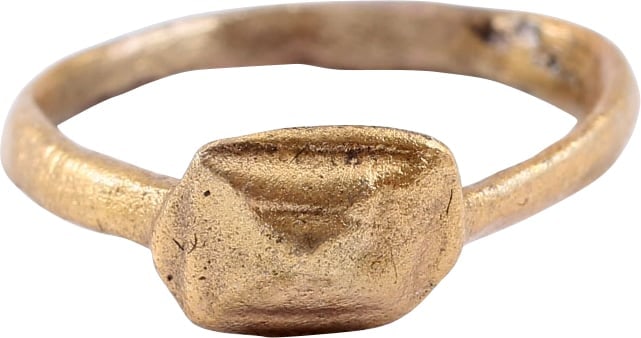FINE ROMAN PROSTITUTE’S RING 1st-3rd CENT AD JEWELRY SZ 5 1/4: Prostitutes in the Roman Empire were young and often slaves. They wore these distinctive rings to be easily recognized in the streets. Size 5 1/4. 2.1mm rounded band topped with garnish raised pyramid
