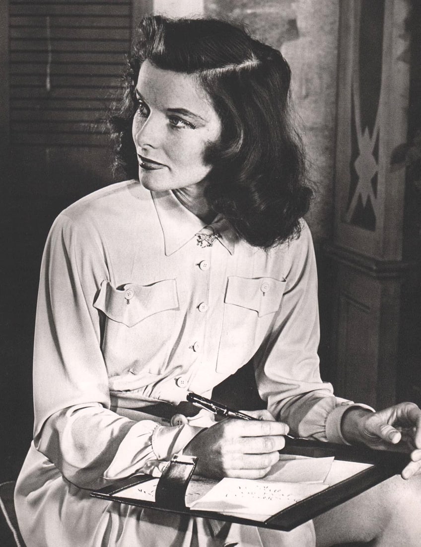 ALFRED EISENSTAEDT - Katharine Hepburn 1940: Artist: ALFRED EISENSTAEDT Print Title: Katharine Hepburn 1940 Medium: Rare, Sheet-fed Gravure Printing Date: 1960s Printed: Switzerland Image Size: 10 x 8.5 inches Alfred Eisenstaedt (1898-1995)was a